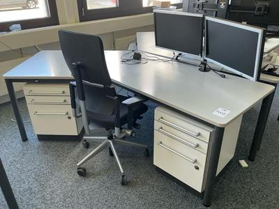Overview picture of Desk set up